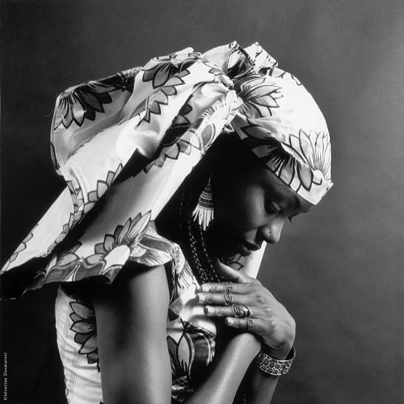 Photographie en noir et blanc de Hindou Oumarou Ibrahim