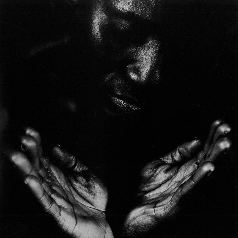 Black and white photography of Maissa